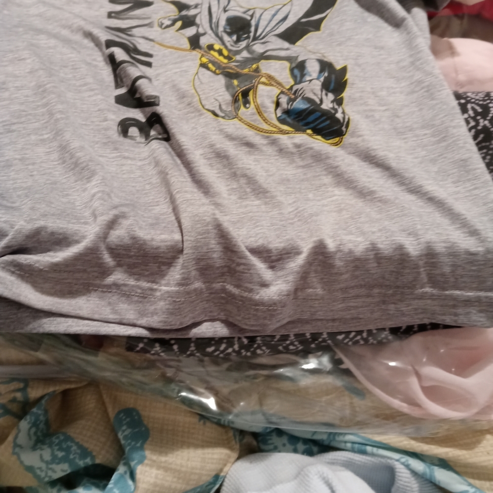 Batman boys size 7 slik shirt